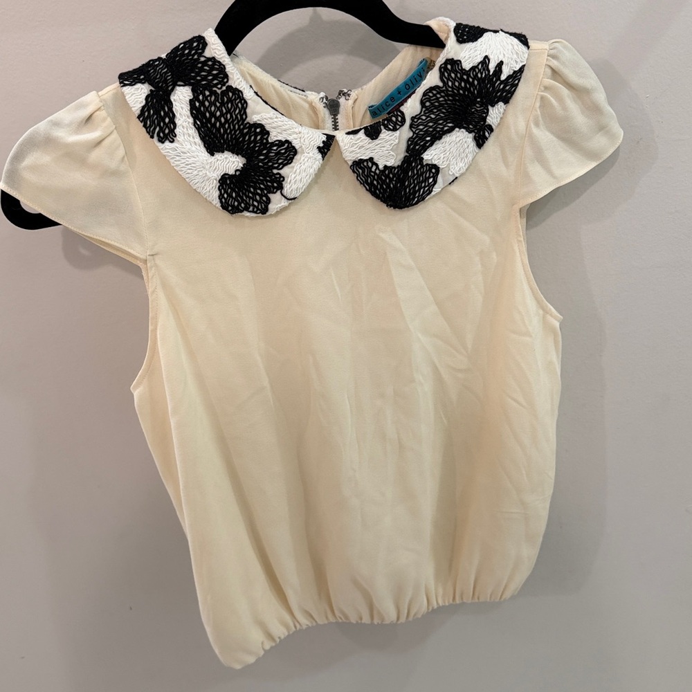 Alice + Olivia XS cream silk top black Peter Pan collar flutter sleeve blouse